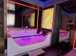 Luxury jacuzzy aparment